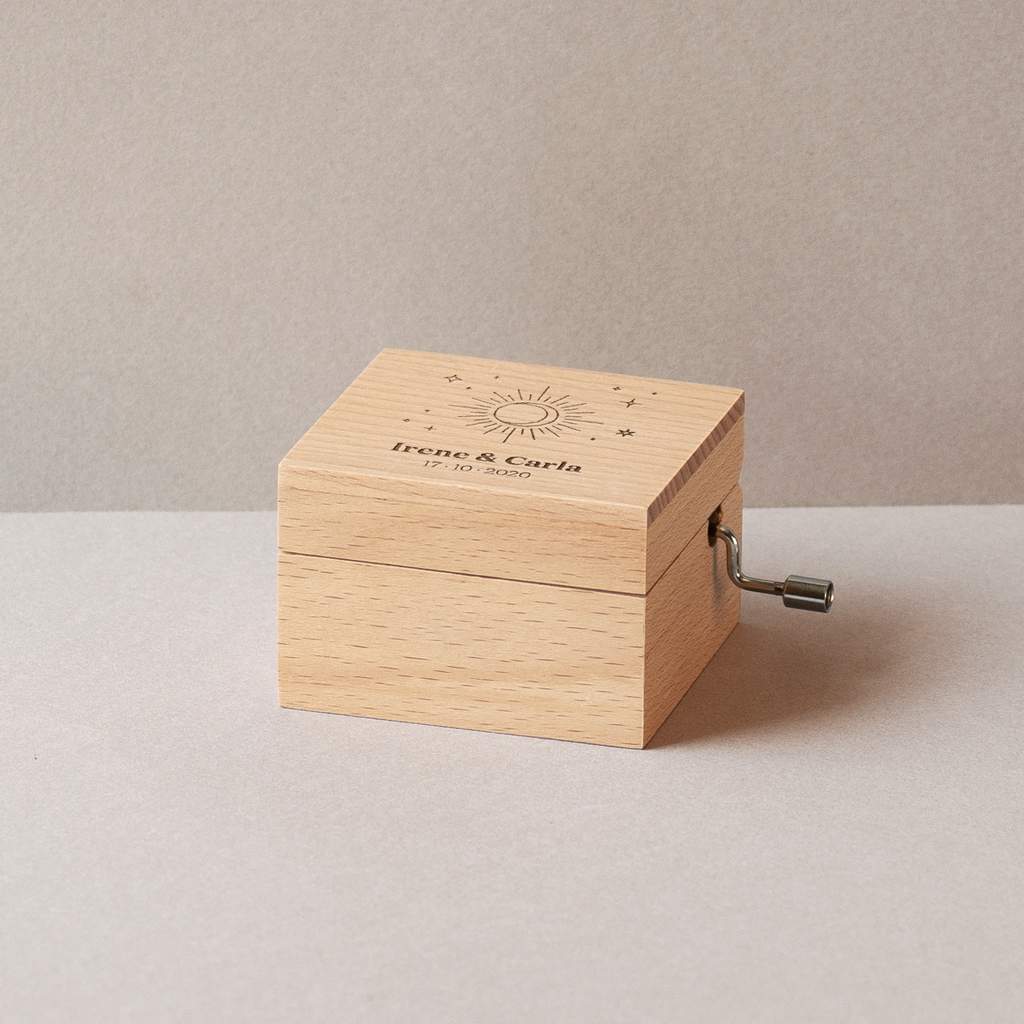 Caja musical de madera de haya Eclipse